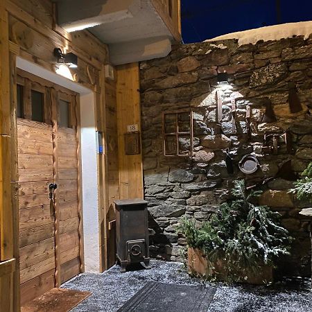 Maison Rongier Nel Centro Di Конь Екстер'єр фото