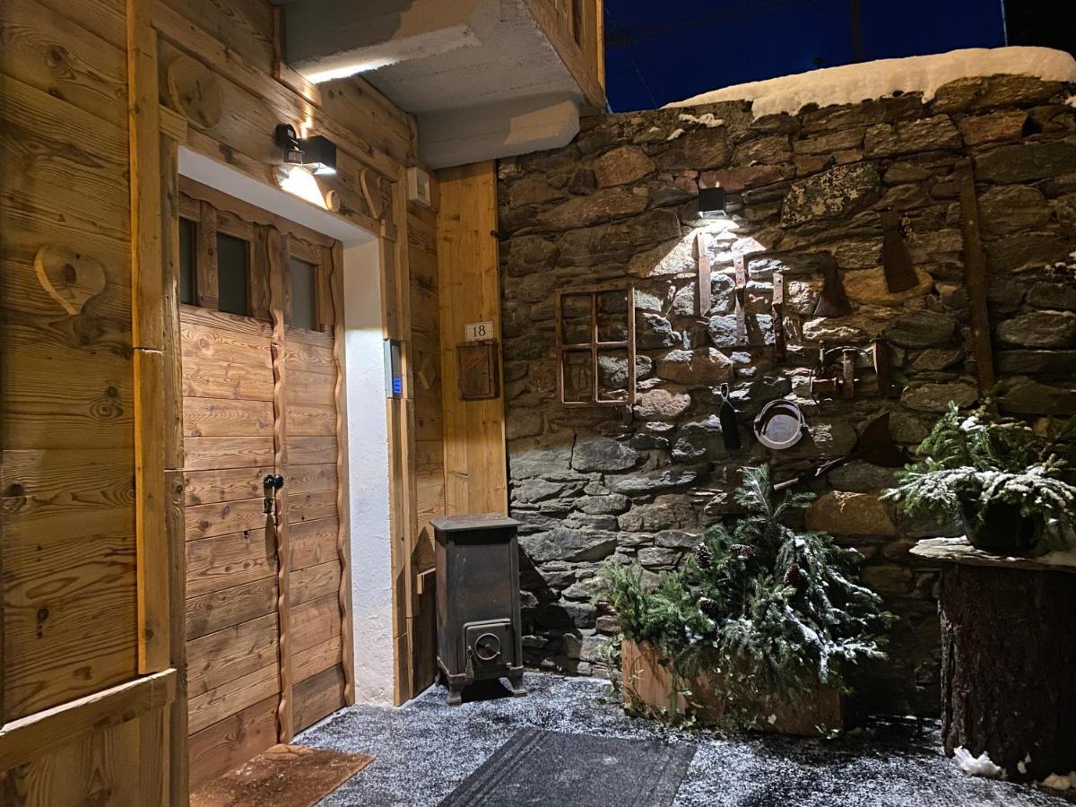 Maison Rongier Nel Centro Di Конь Екстер'єр фото