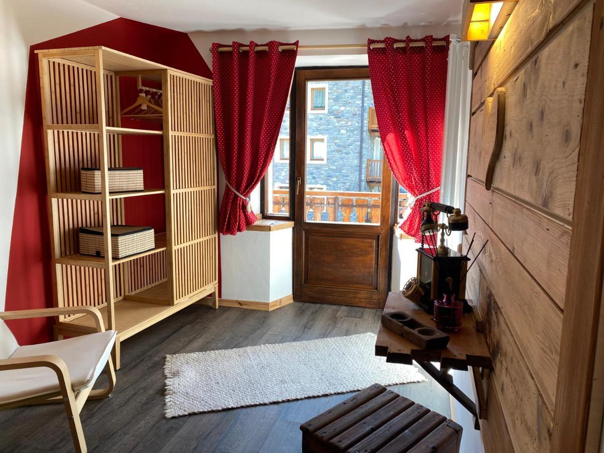 Maison Rongier Nel Centro Di Конь Екстер'єр фото